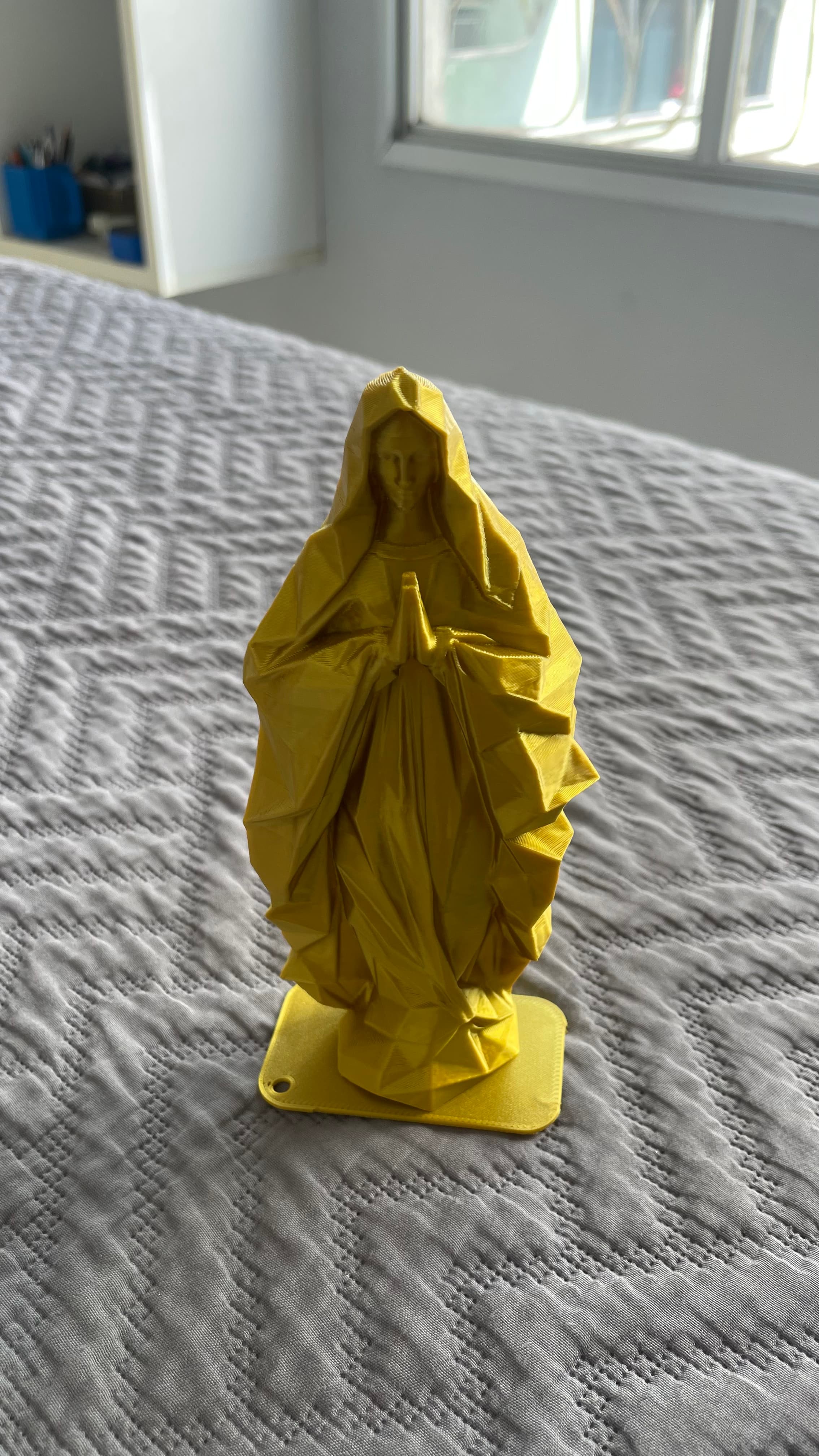 Escultura Virgem Maria Prismática